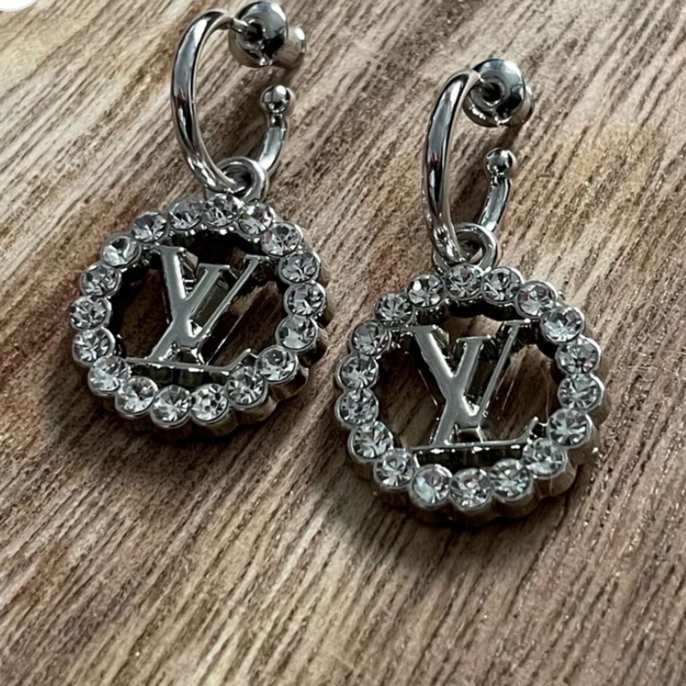 Louis Vuitton Silver Necklace with Elegant Crystal Detailing